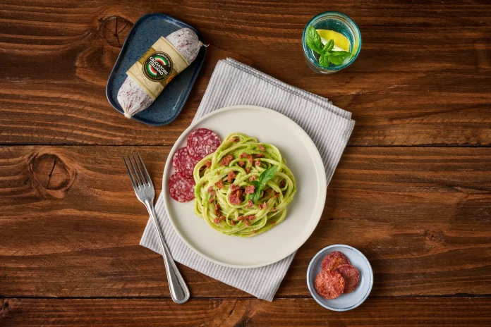 Linguine fredde con crema di zucchine e Salamini Italiani alla Cacciatora DOP