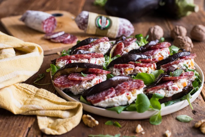 Sandwich di melanzane con crema estiva e Salamini Italiani alla Cacciatora DOP
