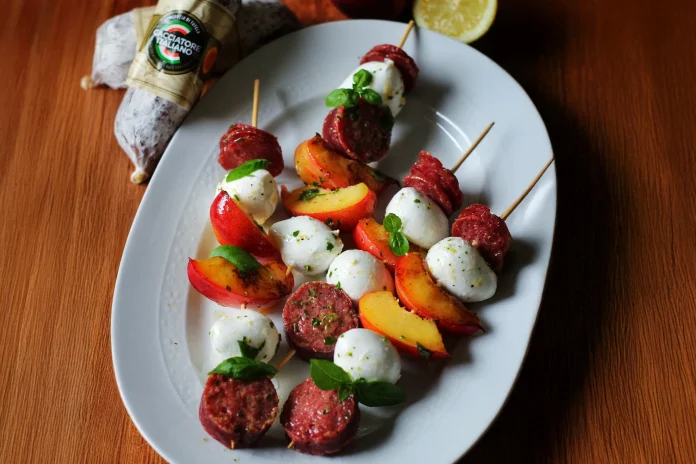 Spiedini estivi con Salamini Italiani alla Cacciatora DOP